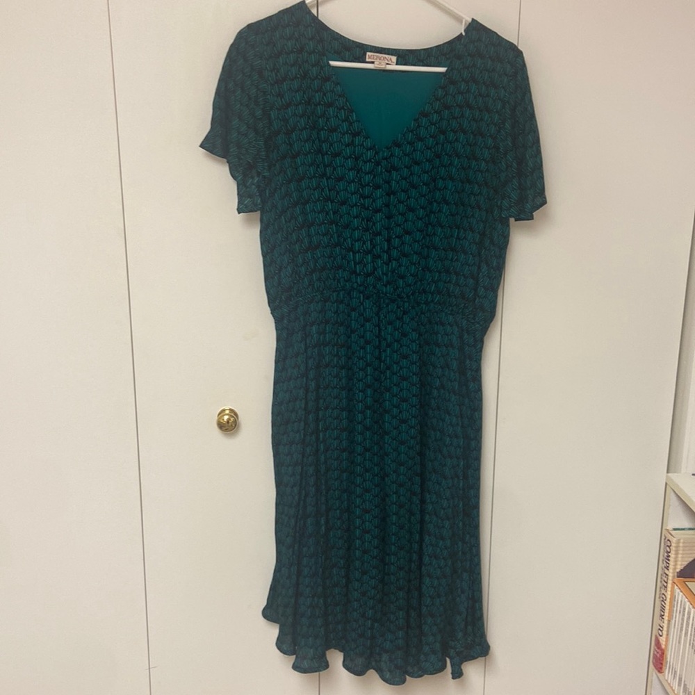 Green/black short sleeve print Merona dress.